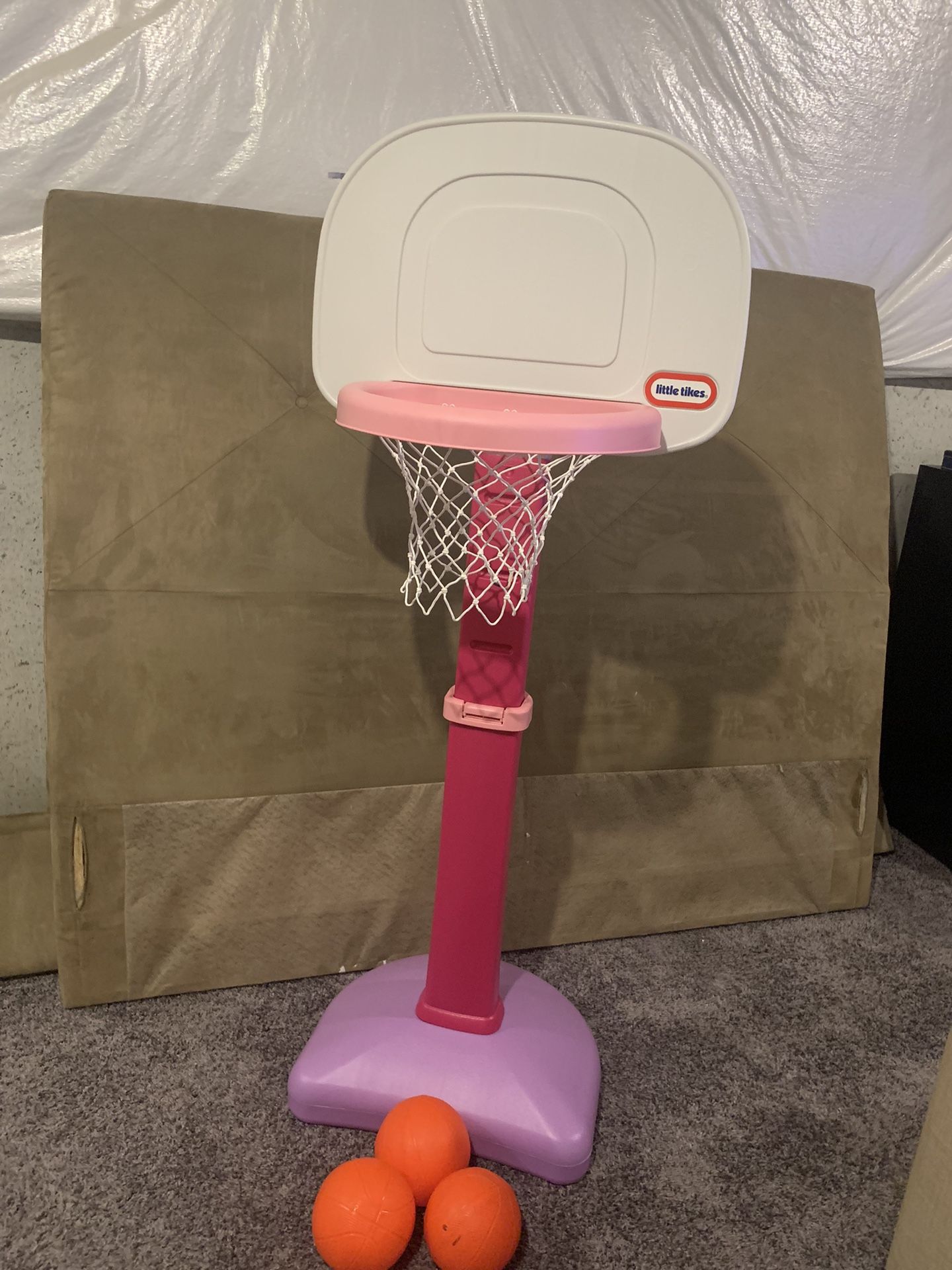 Little Tikes Adjustable Pink Basketball Hoop w/ 3 Balls