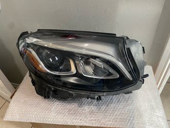 2016-2019 Mercedes Benz GLC right headlight