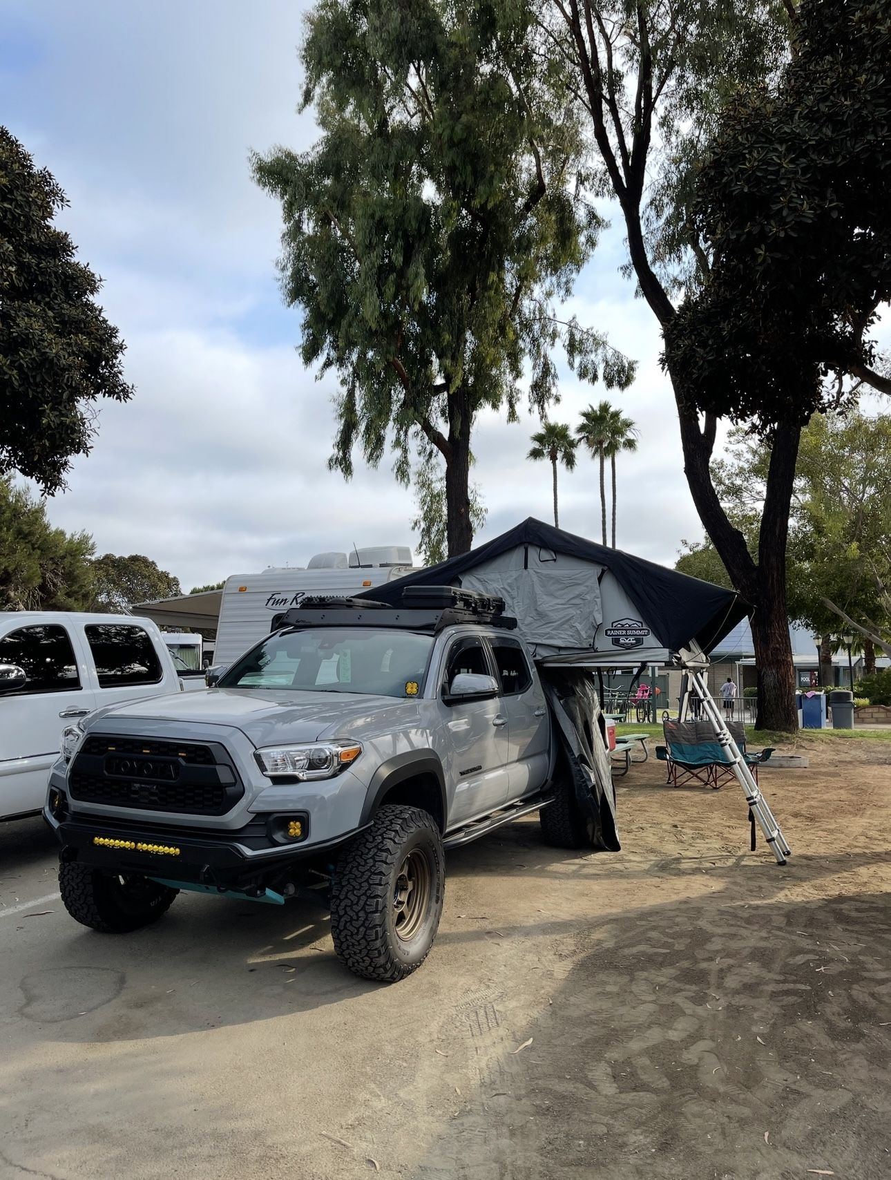 CVT RAINIER SUMMIT rooftop tent