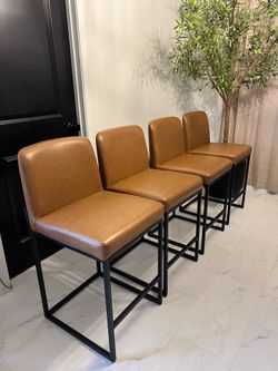 4 counter height barstools - like new