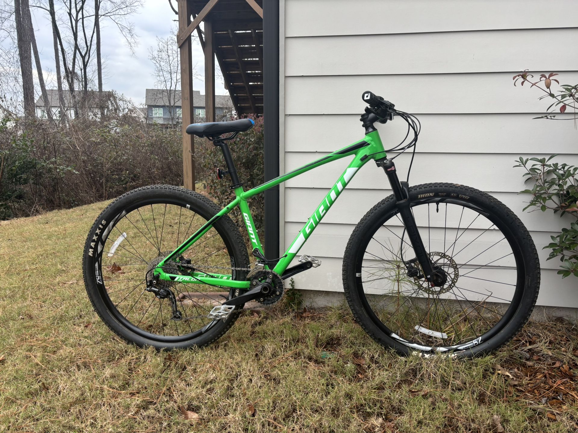Giant Talon 29” mountain bike ( Medium)