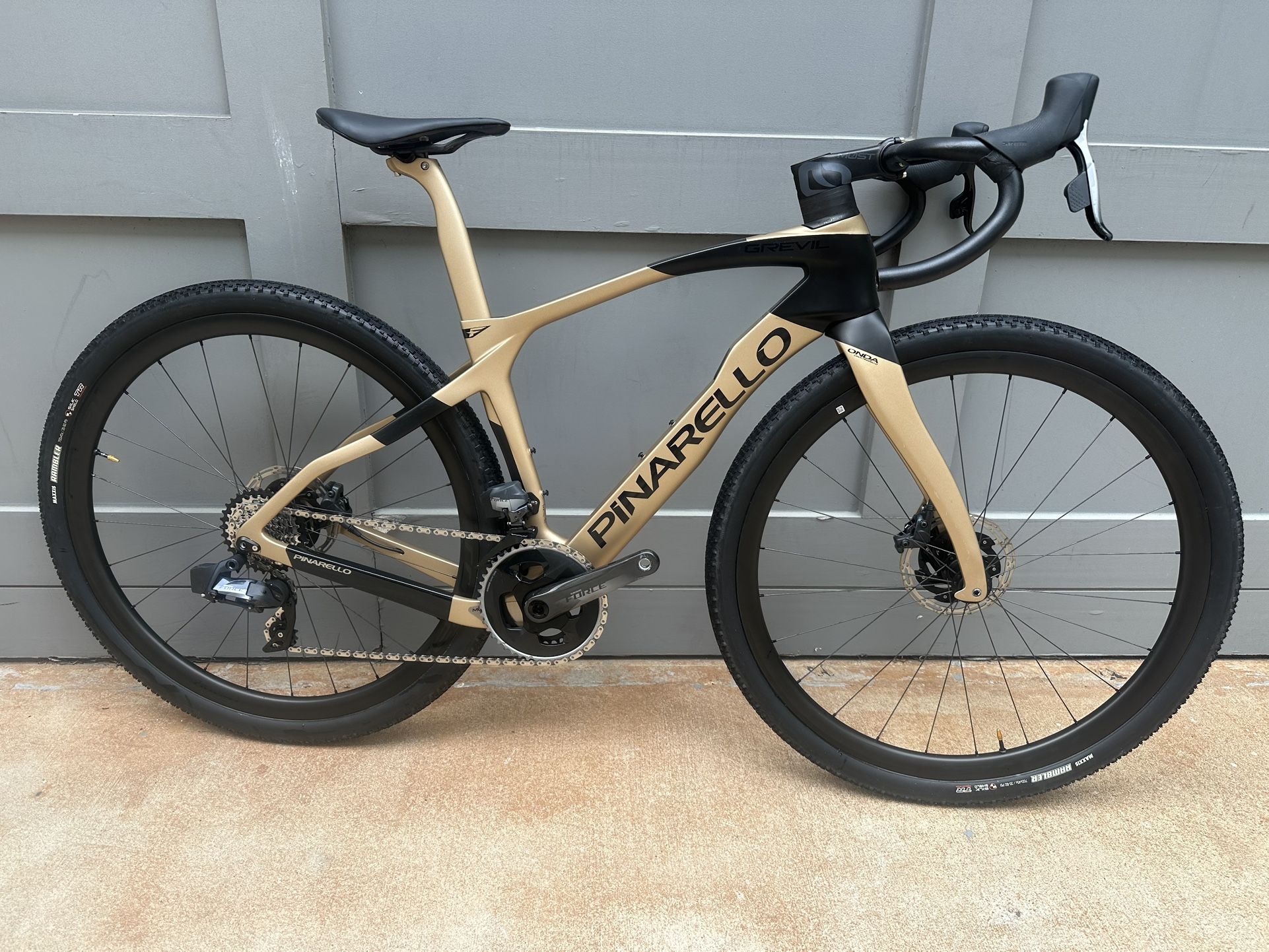 Pinarello Grevil F 47cm Sram Force AXS Roval Carbo Wheels