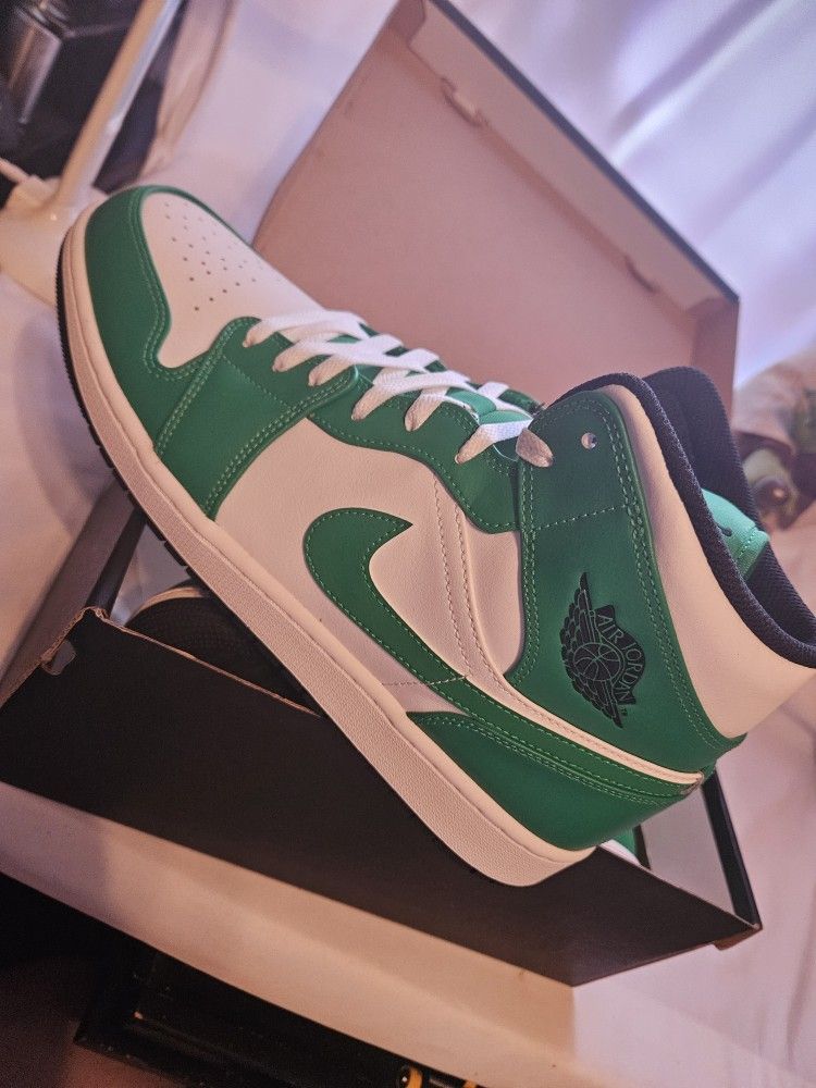 Jordan 1 "Lucky Green" NEW Size 13!