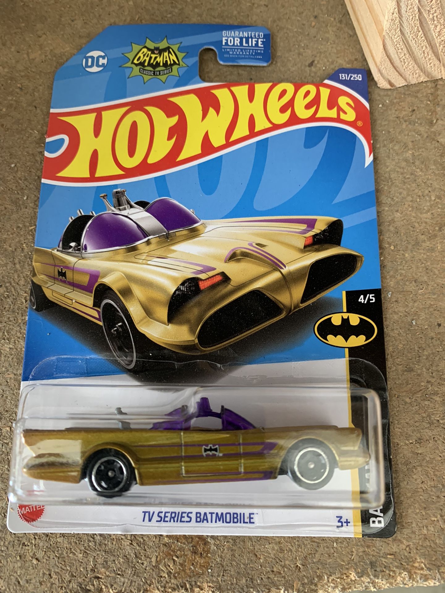  Hot Wheels 2022 - TV Series Batmobile - Batman 4/5 - 131/250 :  Toys & Games