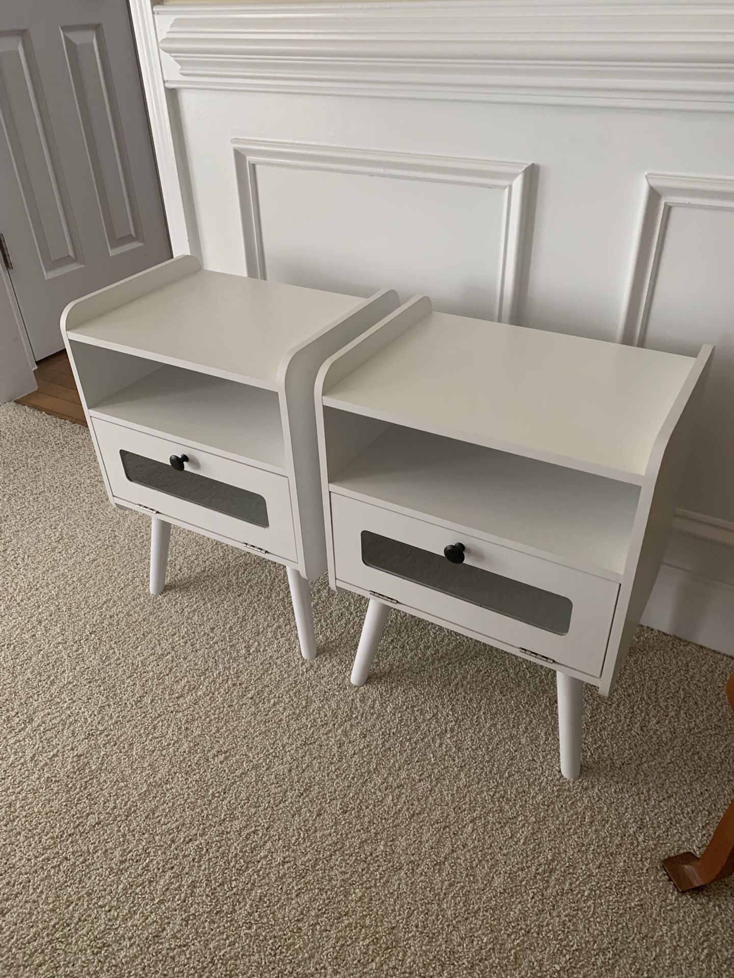End Tables / Side Tables / Night Stands / 2 / White