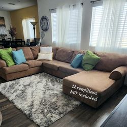 Microfiber sectional with chaise