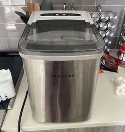 Frigidaire Ice Cube Maker