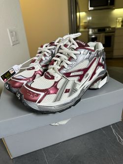 Balenciaga size 9 -10 brand new condition