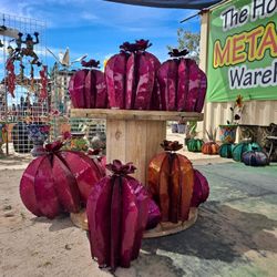 Metal Yard Art, Wind Spinners & POTTERY 🌴 🪷 