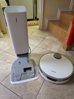 Samsung Jet Bot+ Robot Vacuum with Self Emptying Clean Station