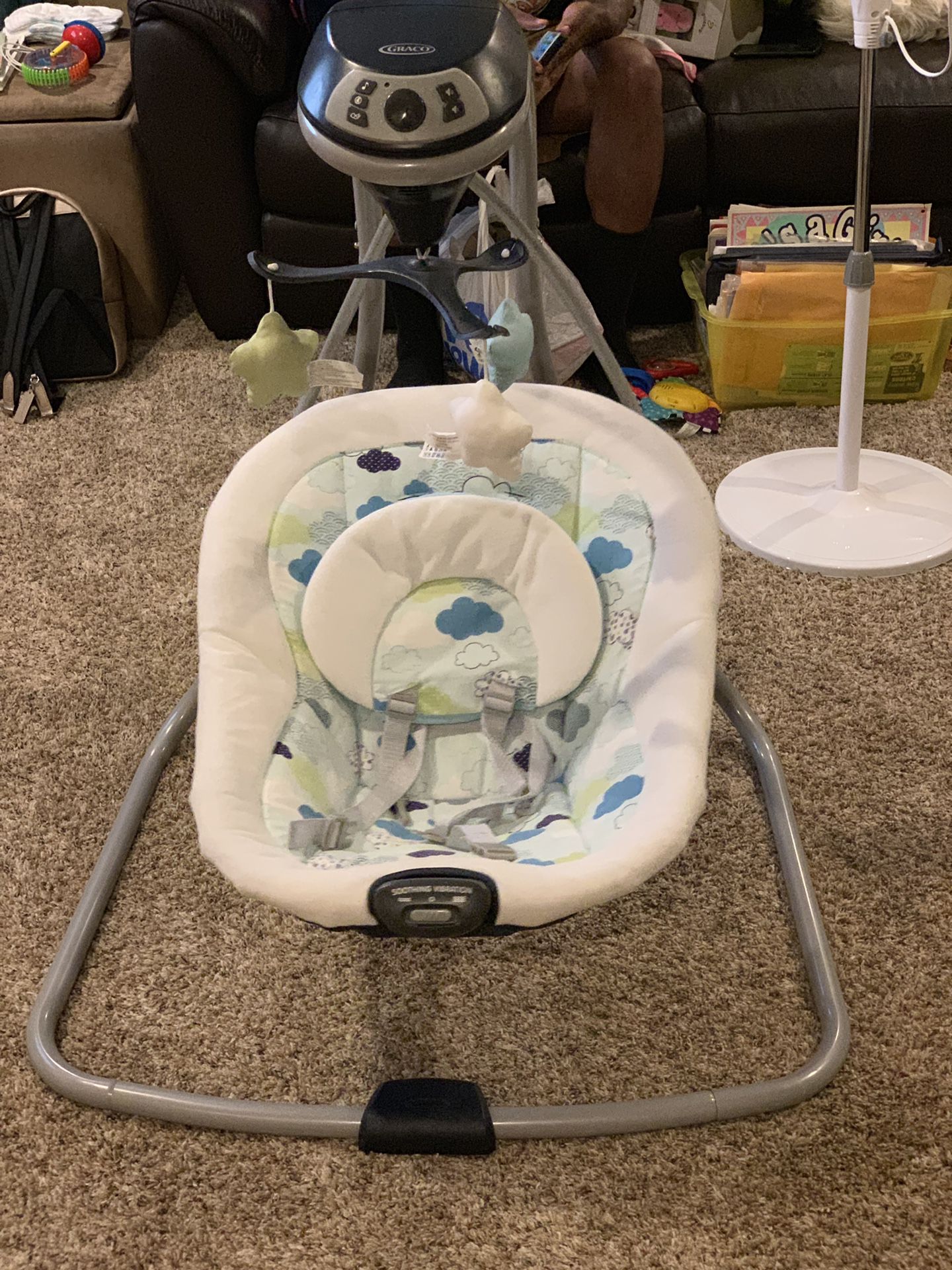 Graco Simple Sway baby swing in great condition. Barely used.
