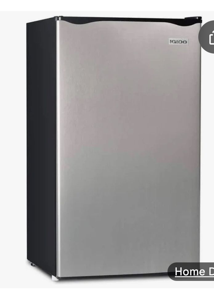 IGLOO 3.2 Cu. Ft. Refrigerator with freezer