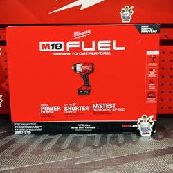 Milwaukee M18 FUEL 18V Lithium-Ion Brushless Cordless 1/2 in. Impact Wrench w/Friction Ring Kit w/One 5.0 Ah Battery and Bag