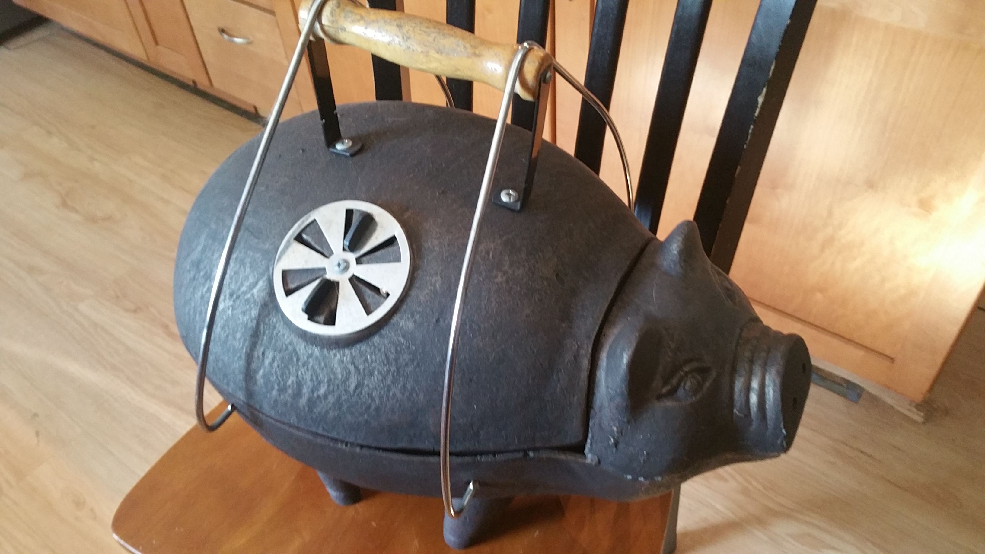 Cast iron pig hibachi grill for Sale in Brownstown Charter Township, MI
