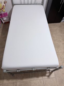Twin mattress