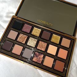 Huda Beauty Eyeshadow Palette
