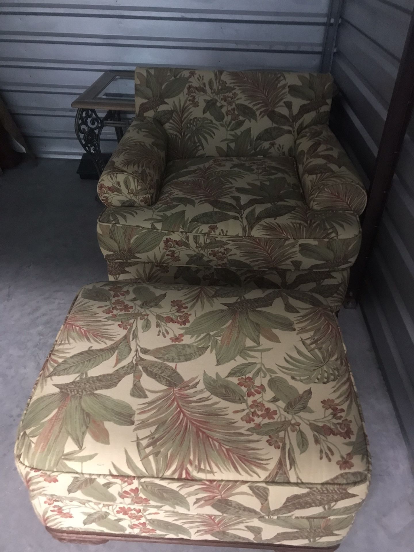 Chair Ottomans Confortable No Stains Or Tair . $ 140.00