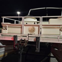 18 Ft Pontoon With Trailer Runs Good