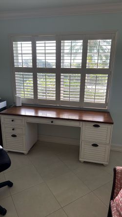 Desk - must go pricing