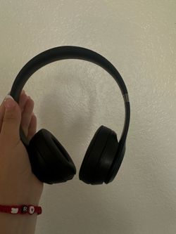 Beats Solo 4 like new