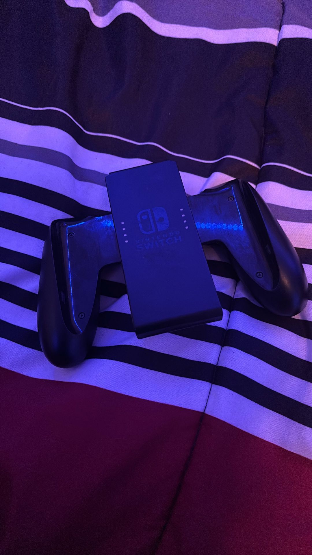 Do It Is a Nintendo Switch Controller It Is Use But In Perfect Condition And It’s Black.