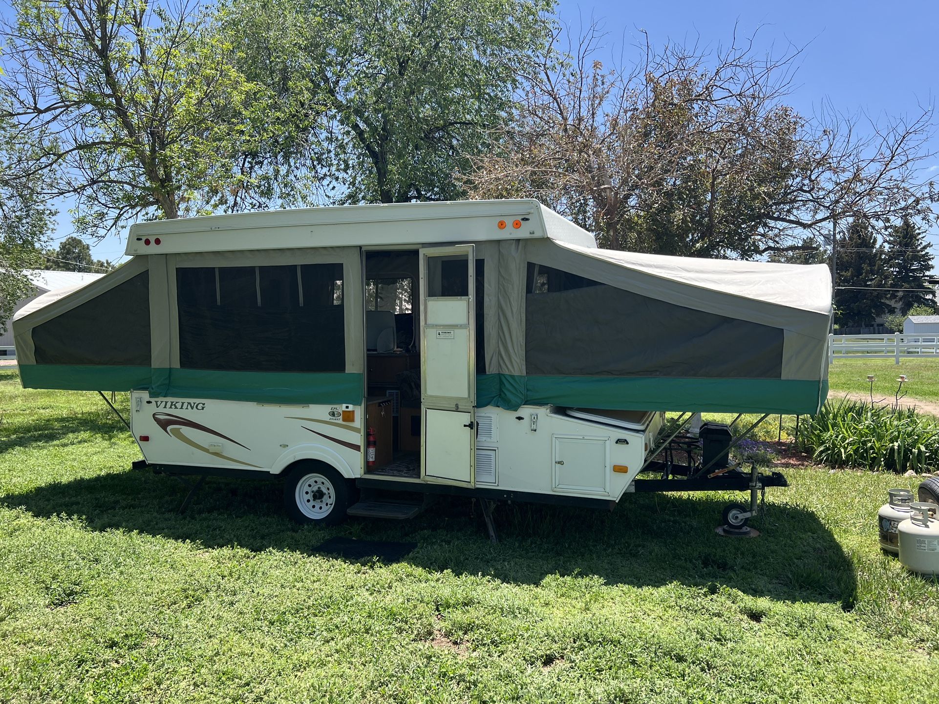2008 Viking Epic Series 2308ST Pop Up Camper