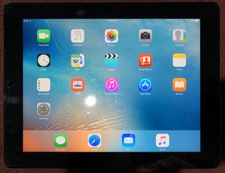 Ipad 3 rd generation Model 32 gigs black , no cracks , Space Grey Color/no scratches, cleaned /PICK UP ONLY / NO TRADES