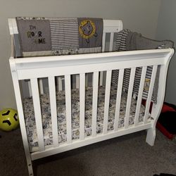 Mini crib, set with mattress and bed set