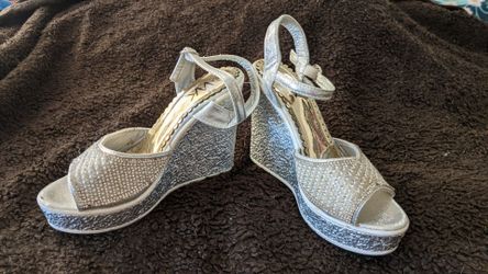 Silver & pearl WK platform heels NEW!!