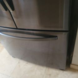Samsung FRENCH DOOR REFRIGERATOR 