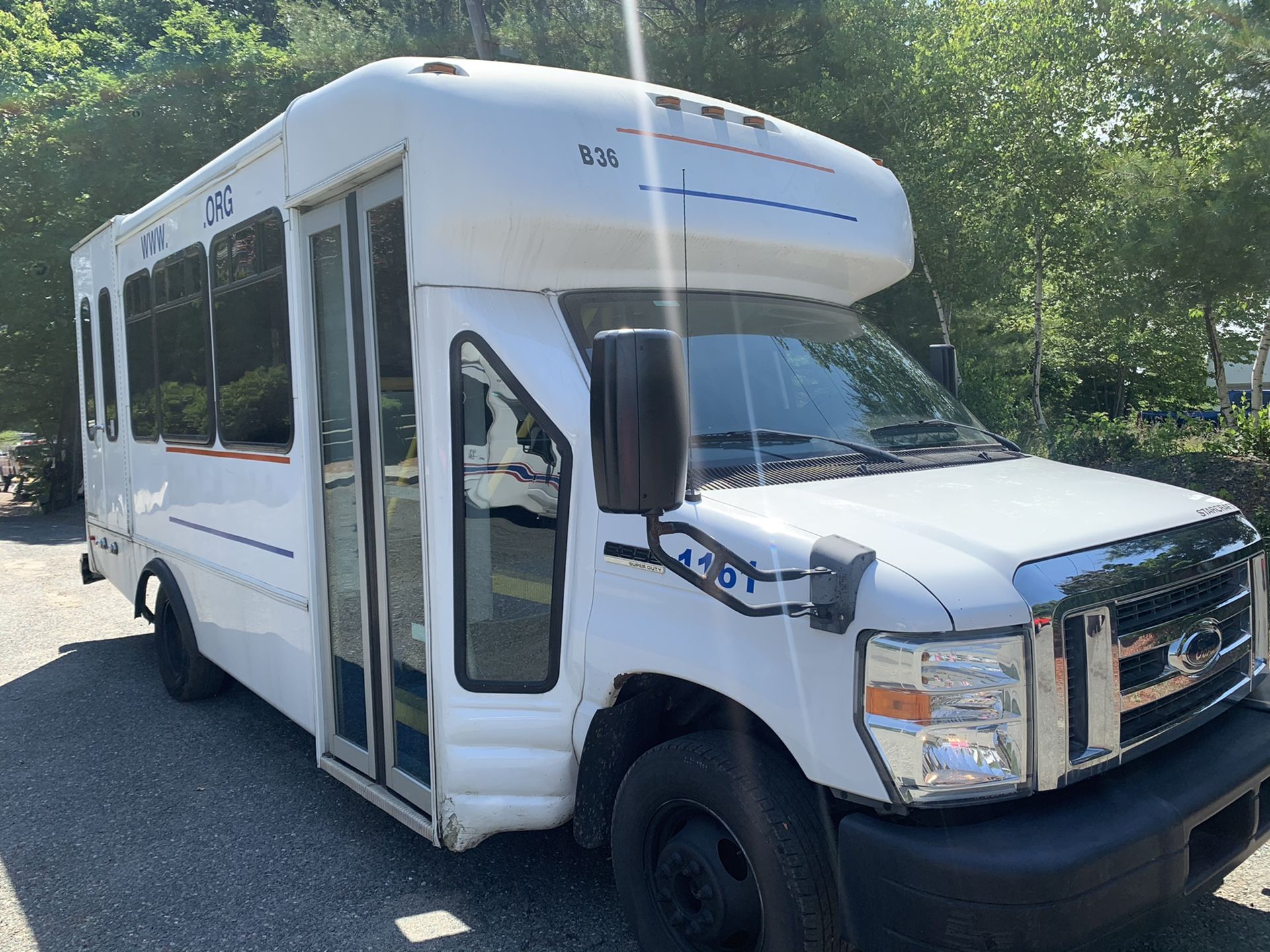 2012 Ford E350 bus with lift