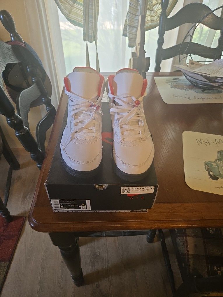 Jordan 5 DS Sz 9
