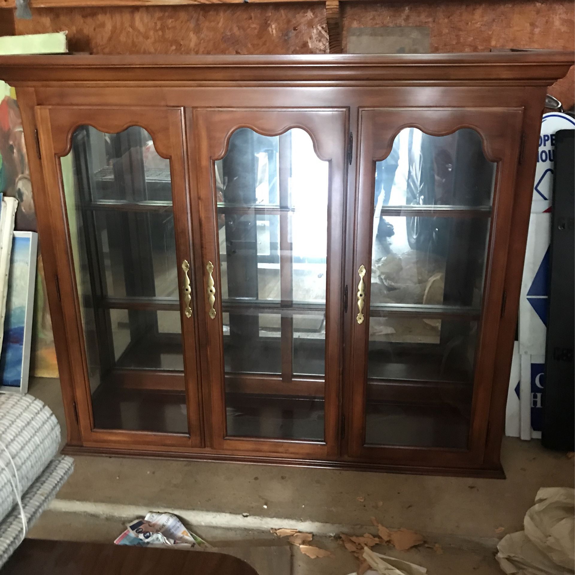 I China Cabinet With Glass Shelves & light