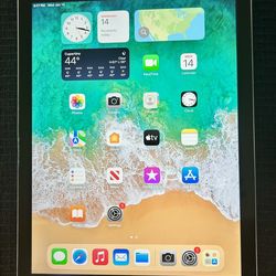 iPad 5th Gen 32gb 9.7in (2018) A1822