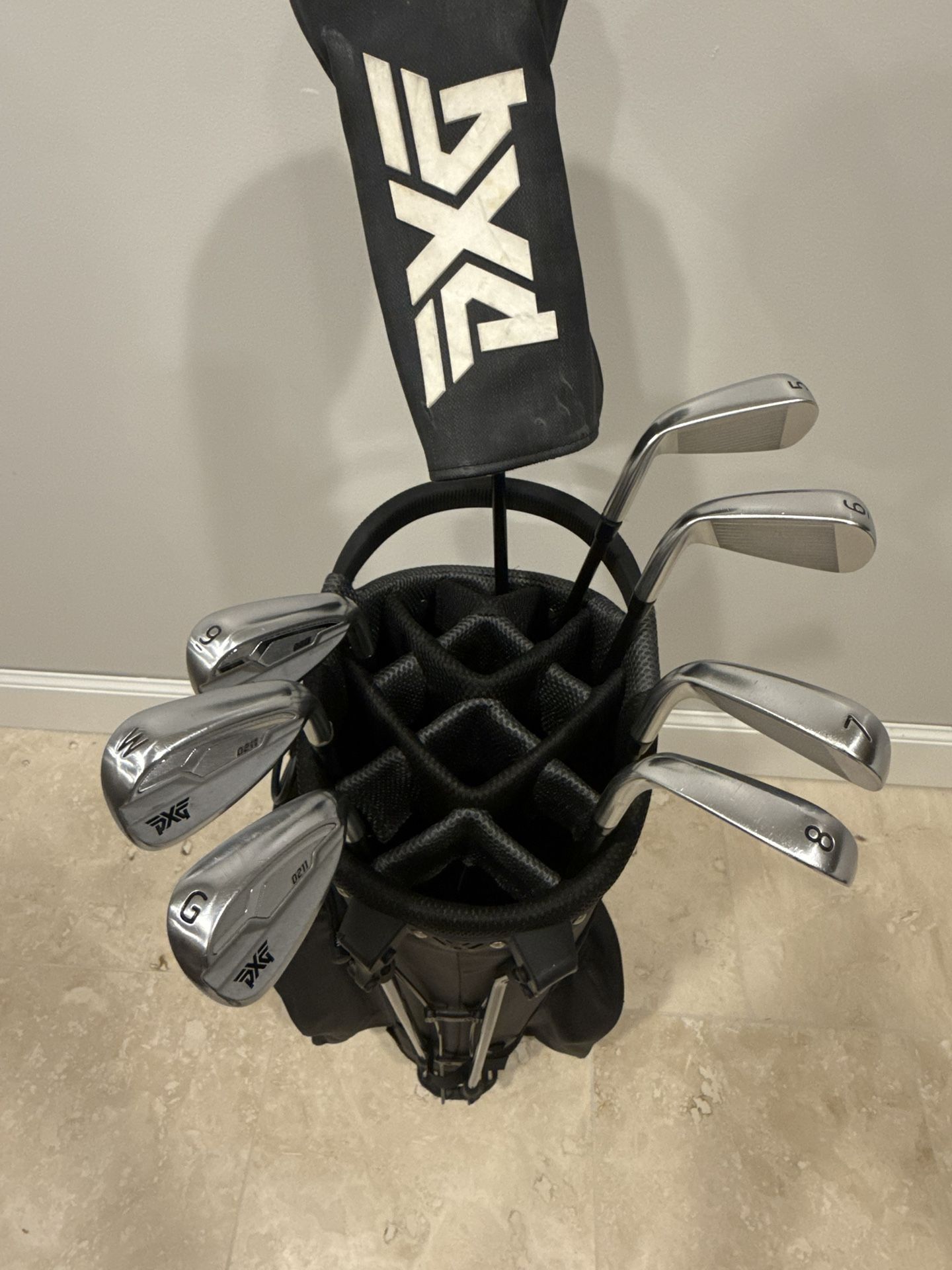 Golf Set (PXG 0211 Iron Set, PXG 0211 Driver, Golf Bag)!