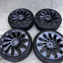 Tesla model Y Wheel And Tires !!READ DESCRIPTION!!