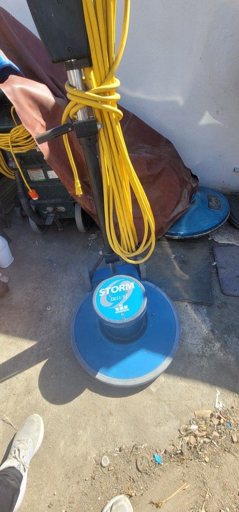 Windsor Storm Deluxe Floor Machine 