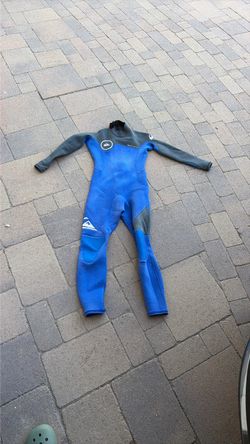 Kids quiksilver full wetsuit size 8