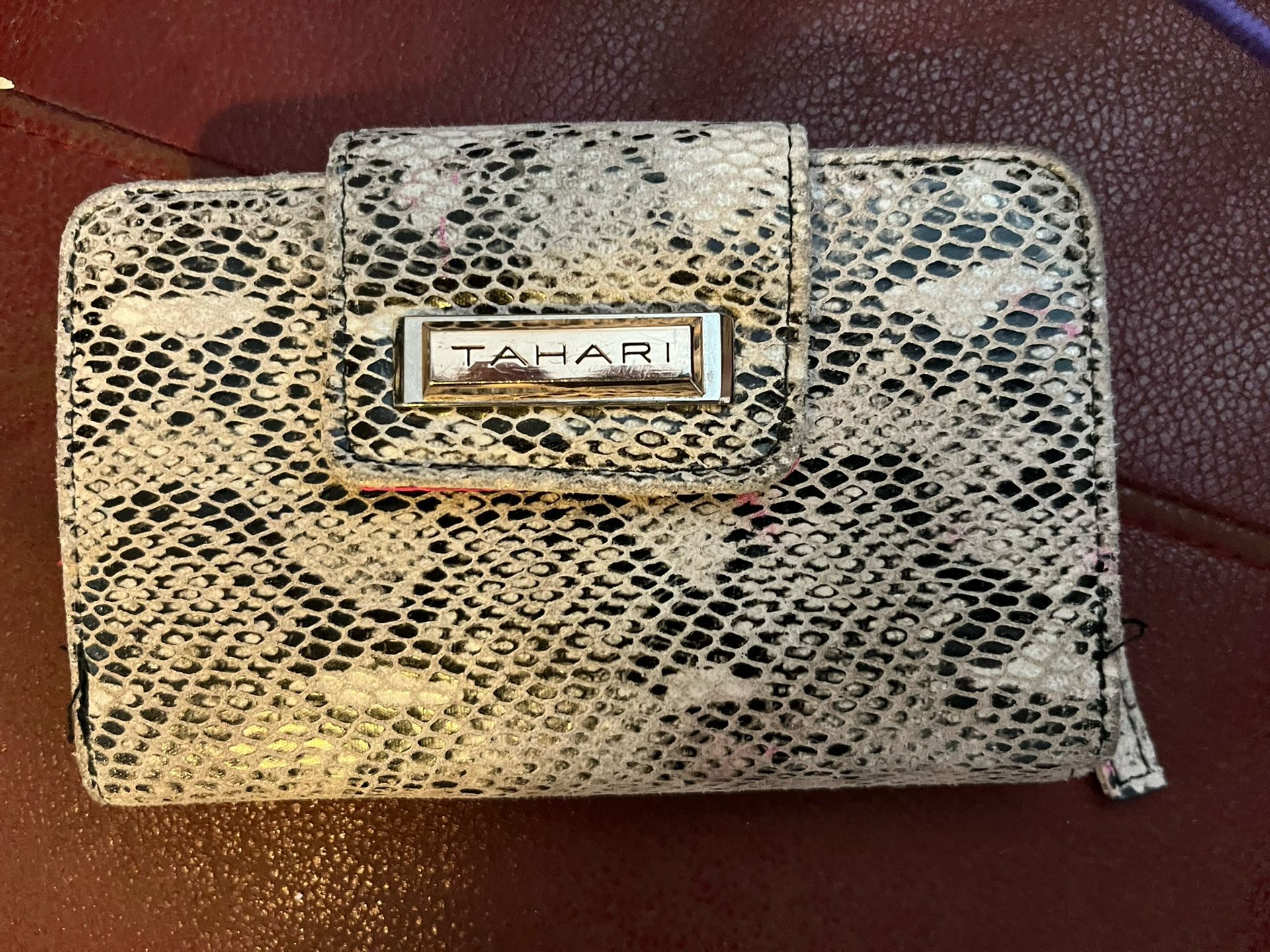 Tahari Wallet