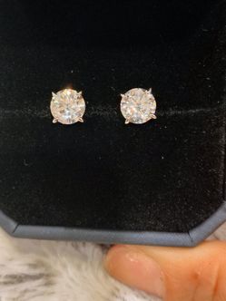 Brand New KRKC&CO 3.0 Carat Total Weight Moissanite Stud Earrings