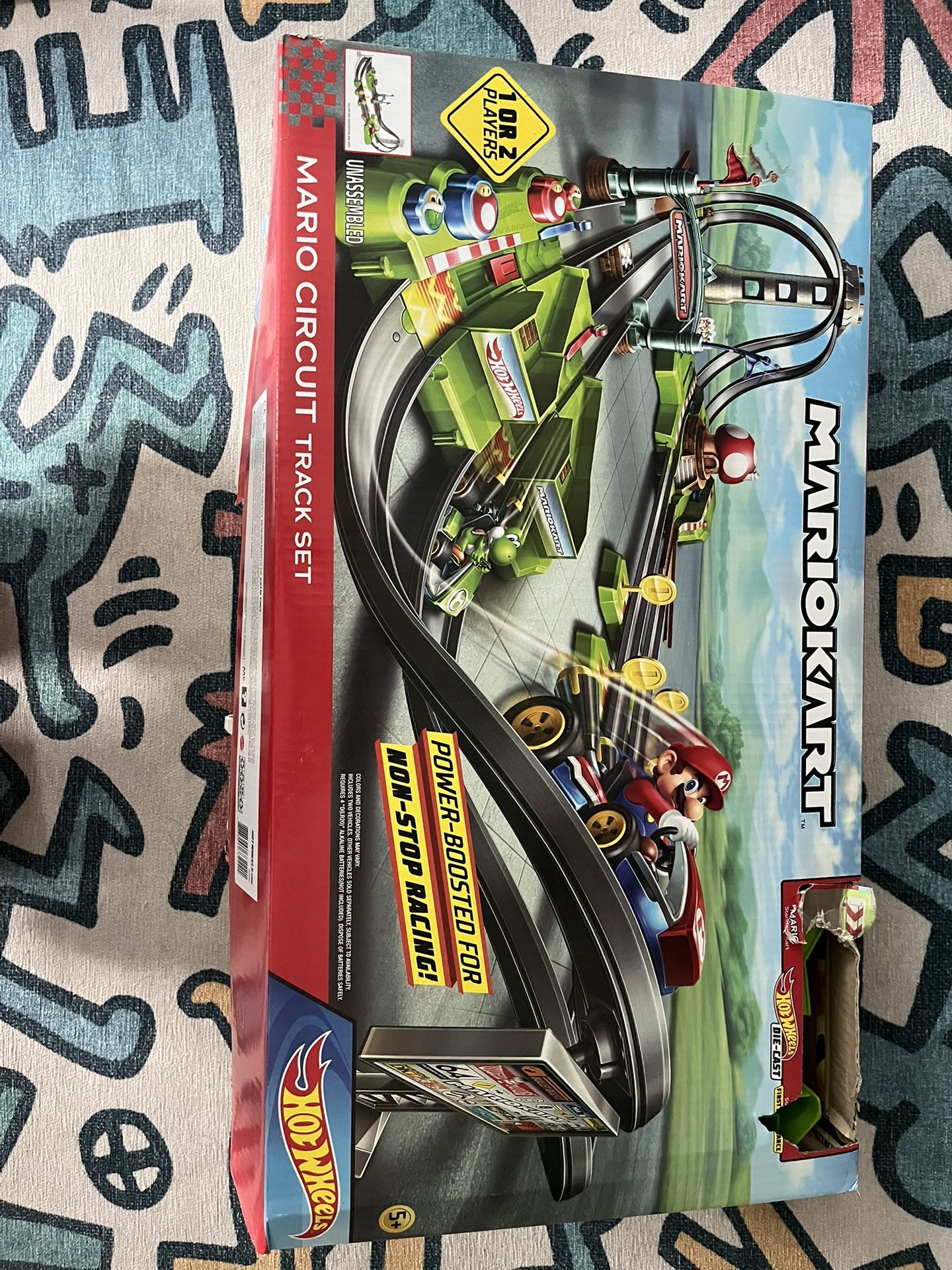 Hot Wheels Mario Kart Mario Circuit Track Set Includes Mario & Yoshi