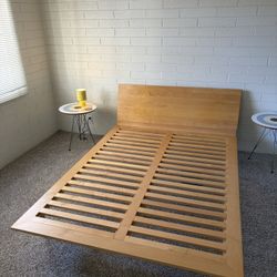 Case study MCM Queen / Full size Bed Frame - Solid wood 