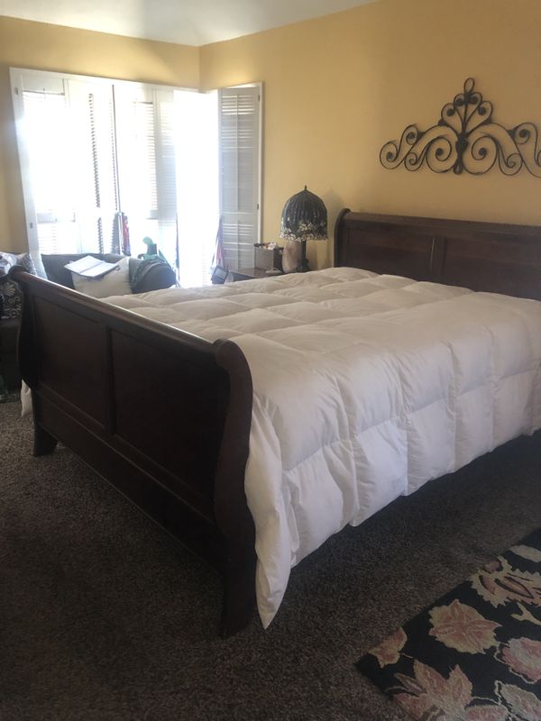 Queen Anne Style Bedroom set in queen for Sale in San Diego, CA - OfferUp