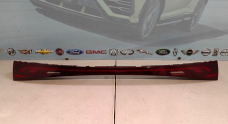 2023-2026 MERCEDES EQE-CLASS SEDAN REAR CENTER TRUNK LID LIGHT