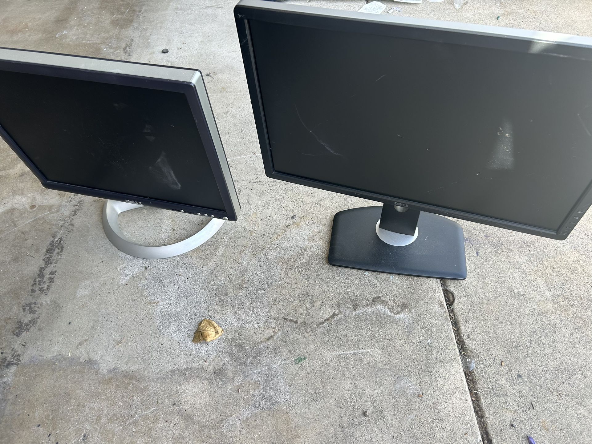 2 Computer Monitors 