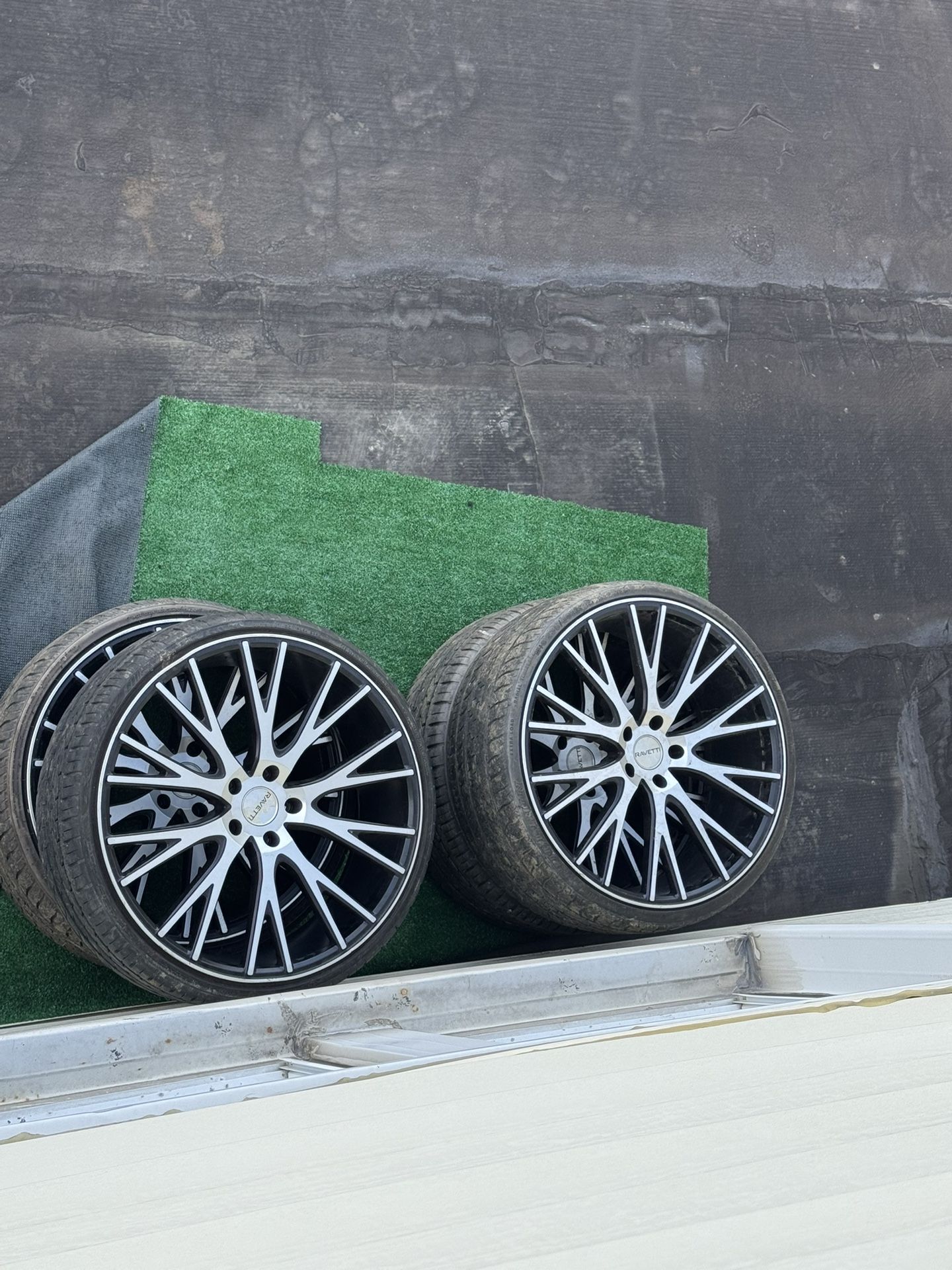 22 Inch Need 1 Tire