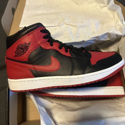 Air Jordan 1 MID