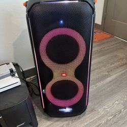 JBL PartyBox 710 – MASSIVE BASS - 800W Party Speaker | Like New (Send Your Best Offer)