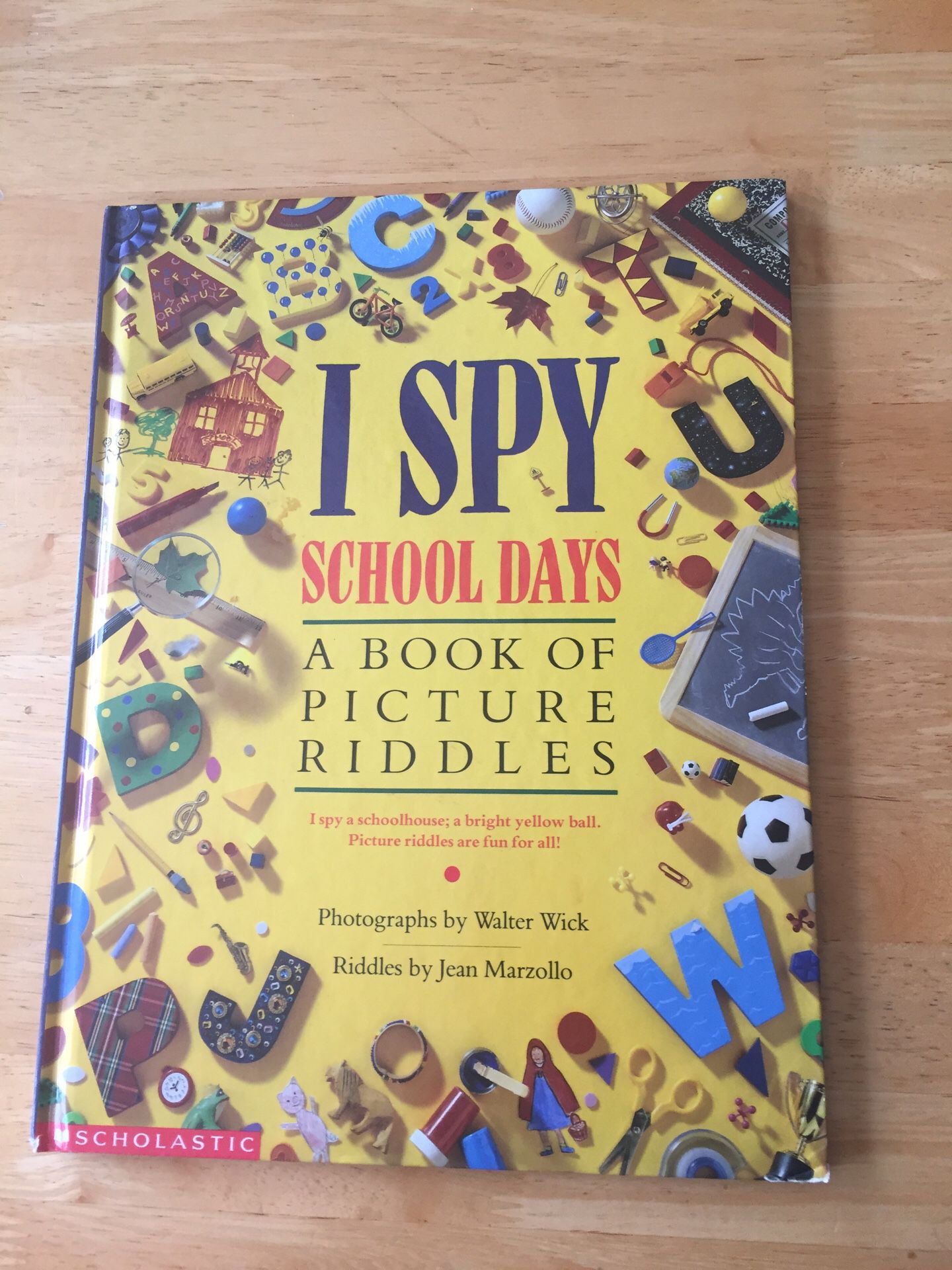 I Soy School Days - A Book of Picture Riddles