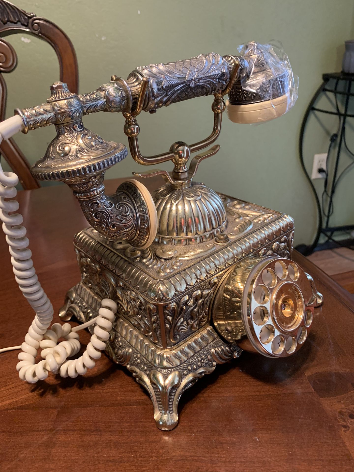 Teléfono antiguo Vintage de 1979 Gold Tone Imperial Classique de Carea